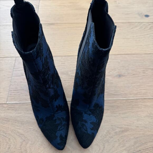 Vince Camuto Britsy Chelsea Floral Brocade Blue Black Ankle Boots Size 7.5 - Picture 7 of 10